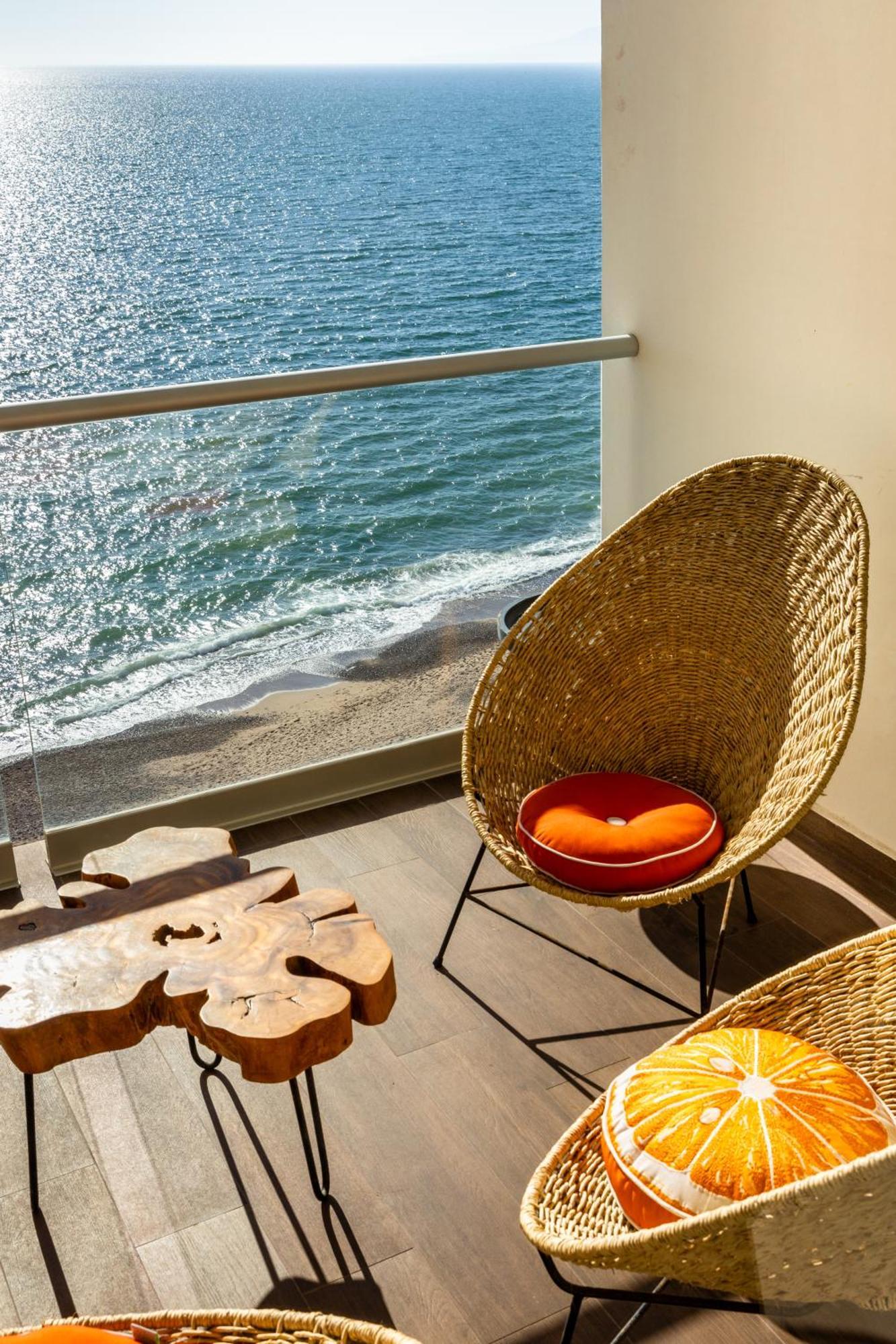 Harbor 13008A Artistic Beachfront Studio By Moikkarentals Пуерто Валярта Екстериор снимка